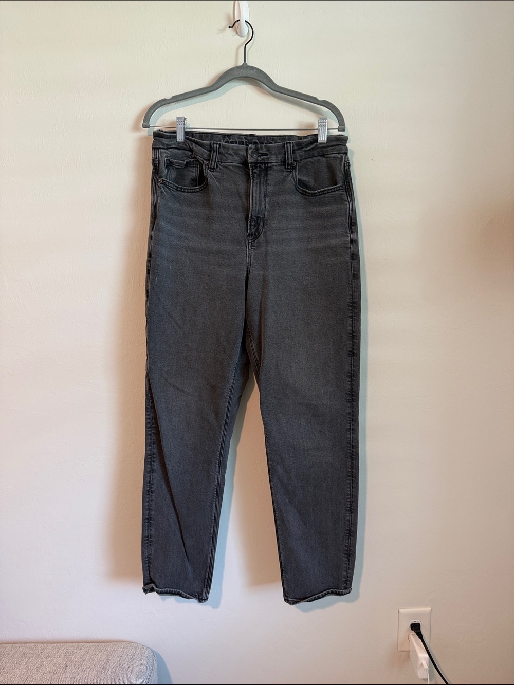 American Eagle Outfitters High-Rise Curvy Charcoal Gray Mom Jeans